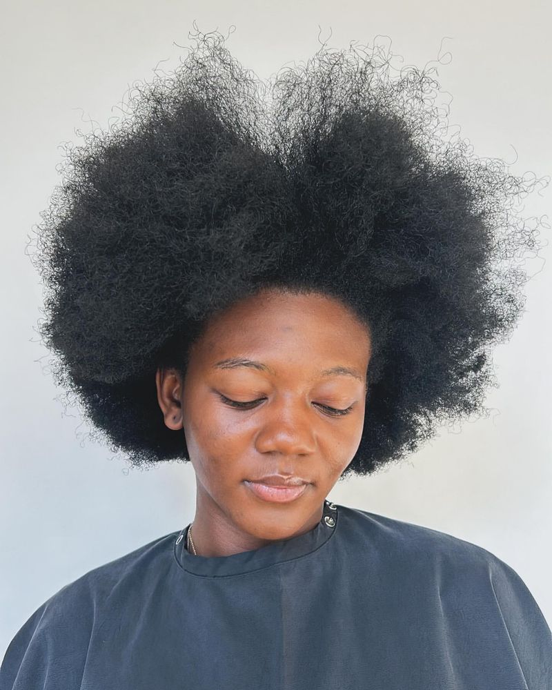 Capelli afro con texture naturale