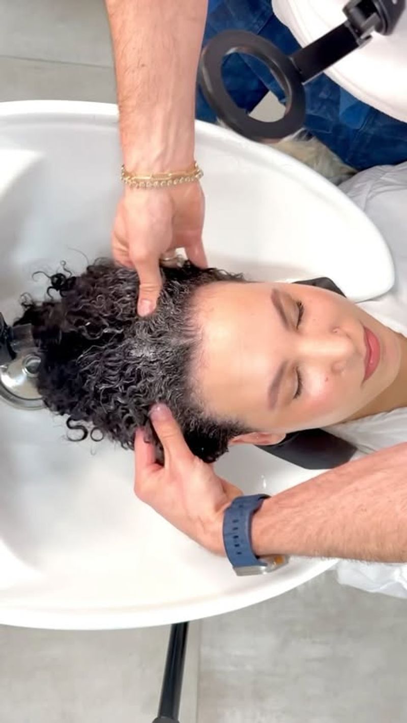 Ne pas rincer complètement le shampooing