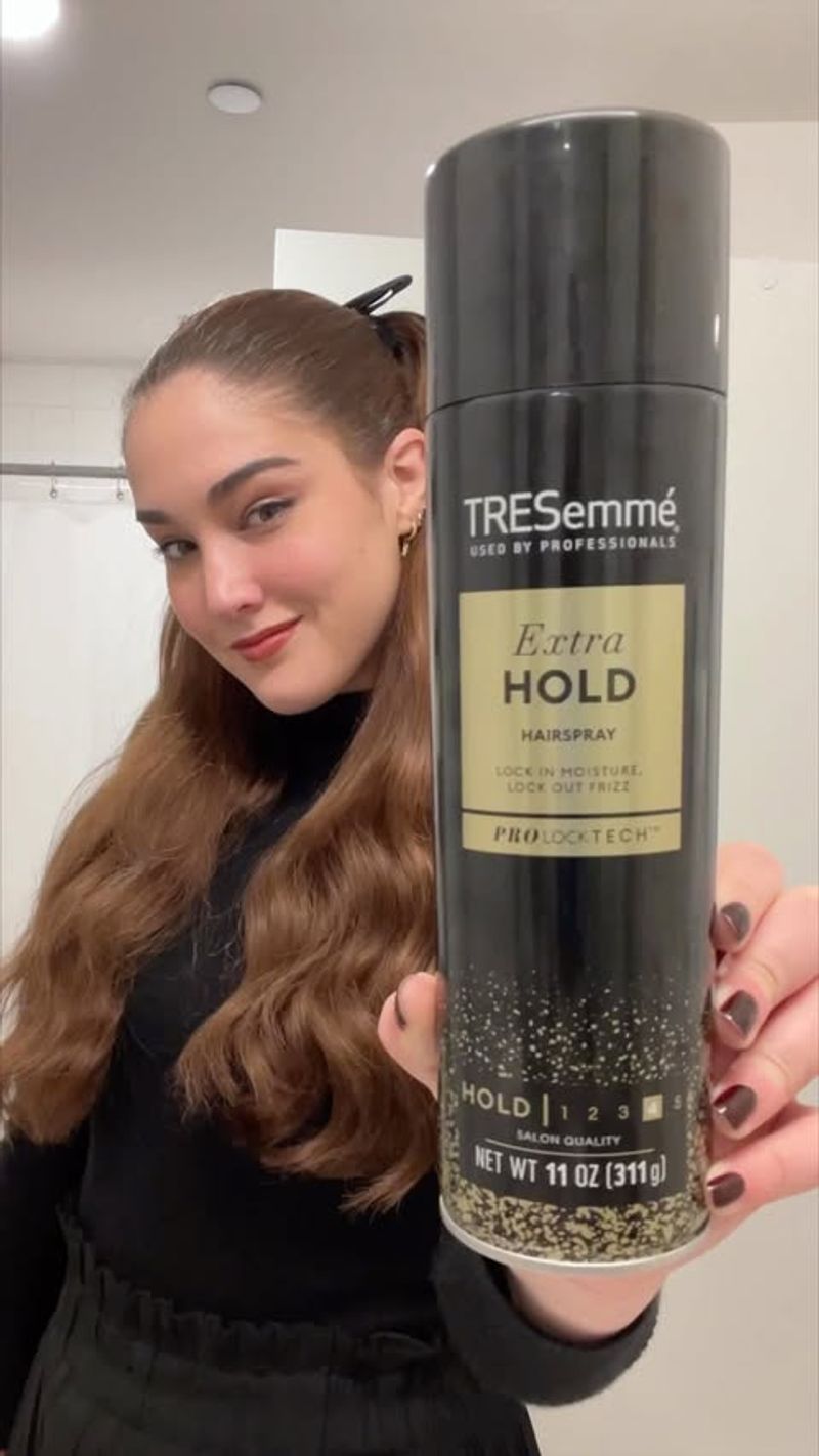 Uso eccessivo di spray per capelli