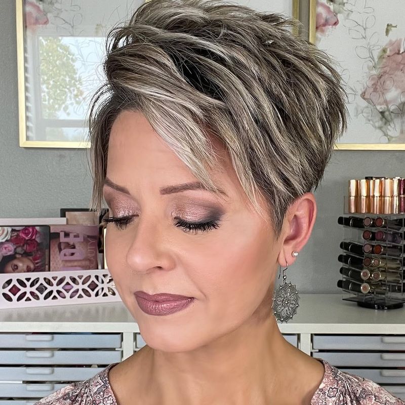 Pixie Cut met Spikes