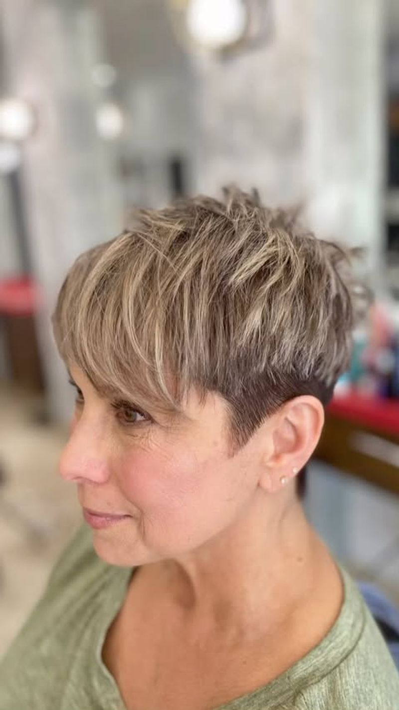 Pixie avec mèches balayage