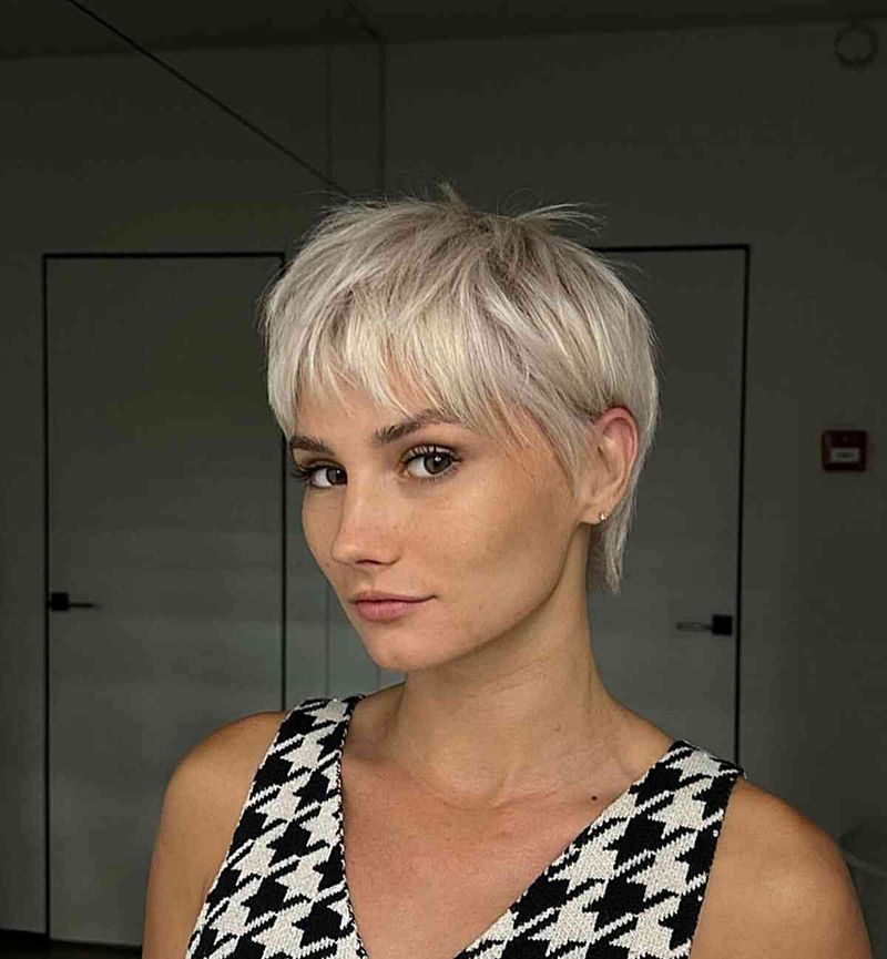 Pixie avec frange superposée