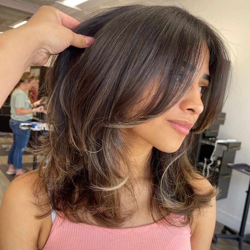 Cabelo curto com camadas texturadas