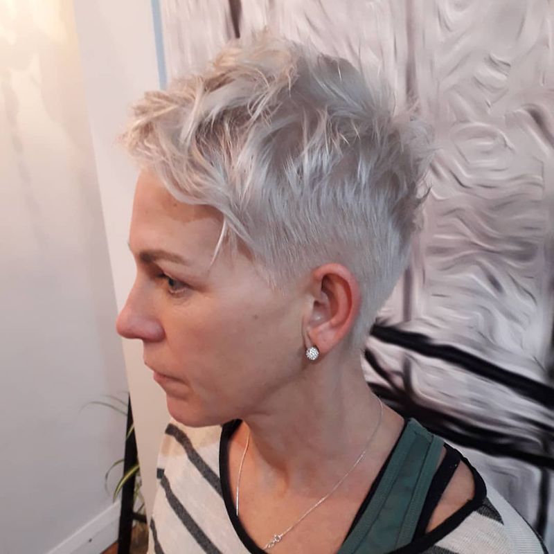 Pixie corto con undercut