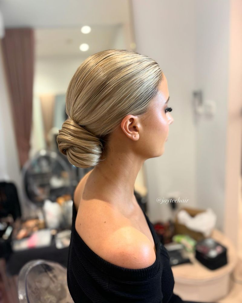 Uno chignon basso elegante