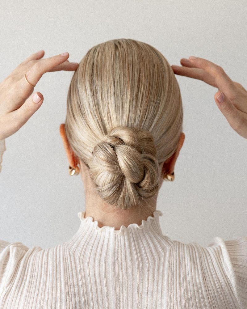 Uno chignon basso elegante