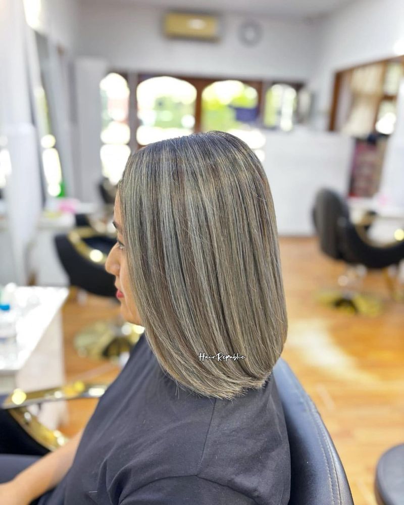 Sleek Straight Lob