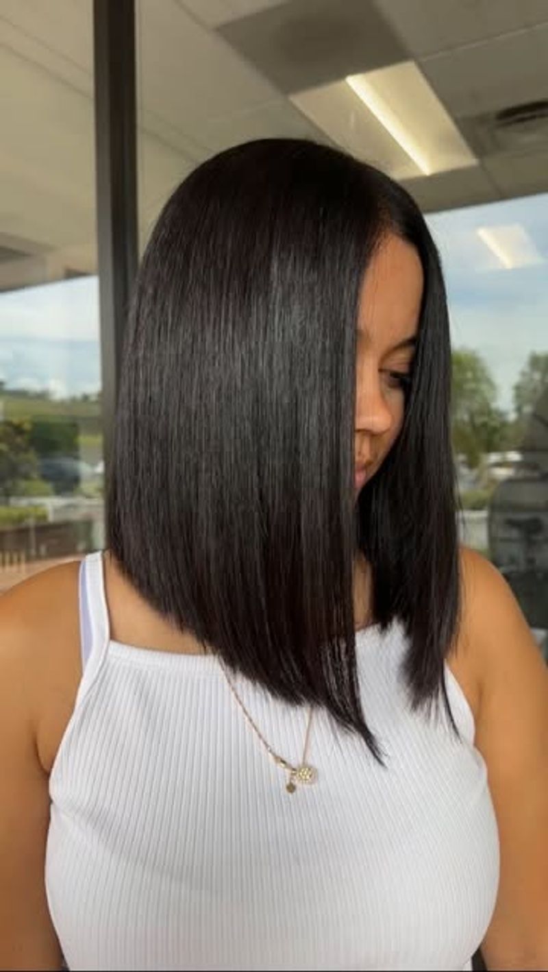 Sleek Straight Lob