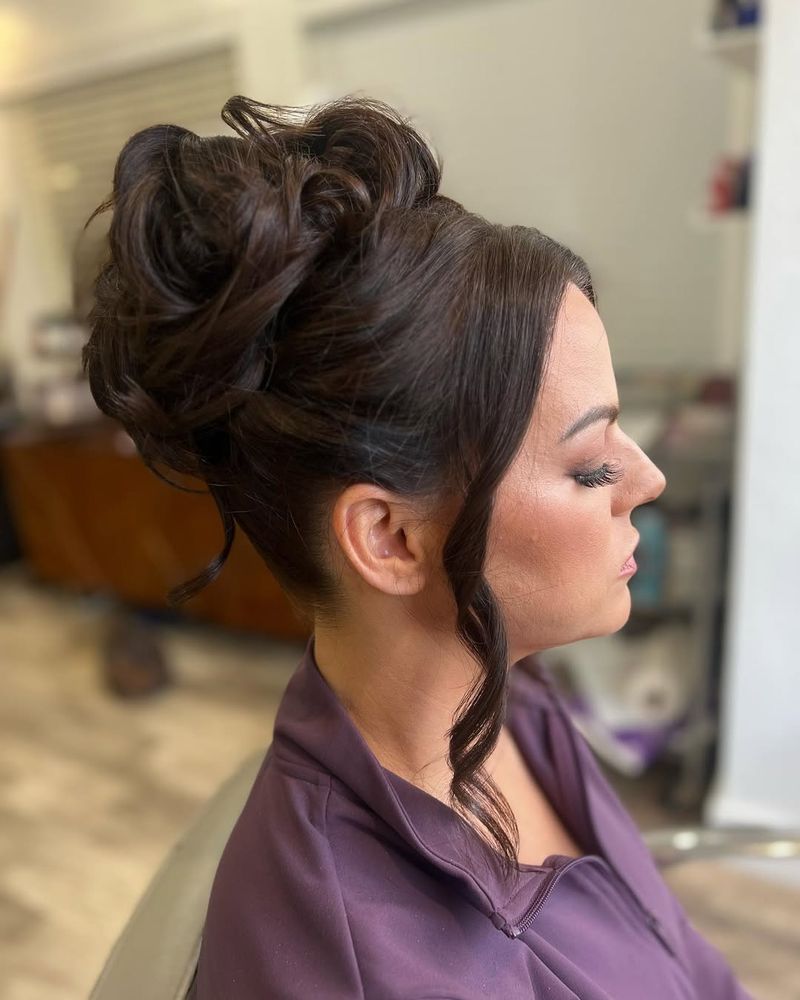 Penteado alto sofisticado