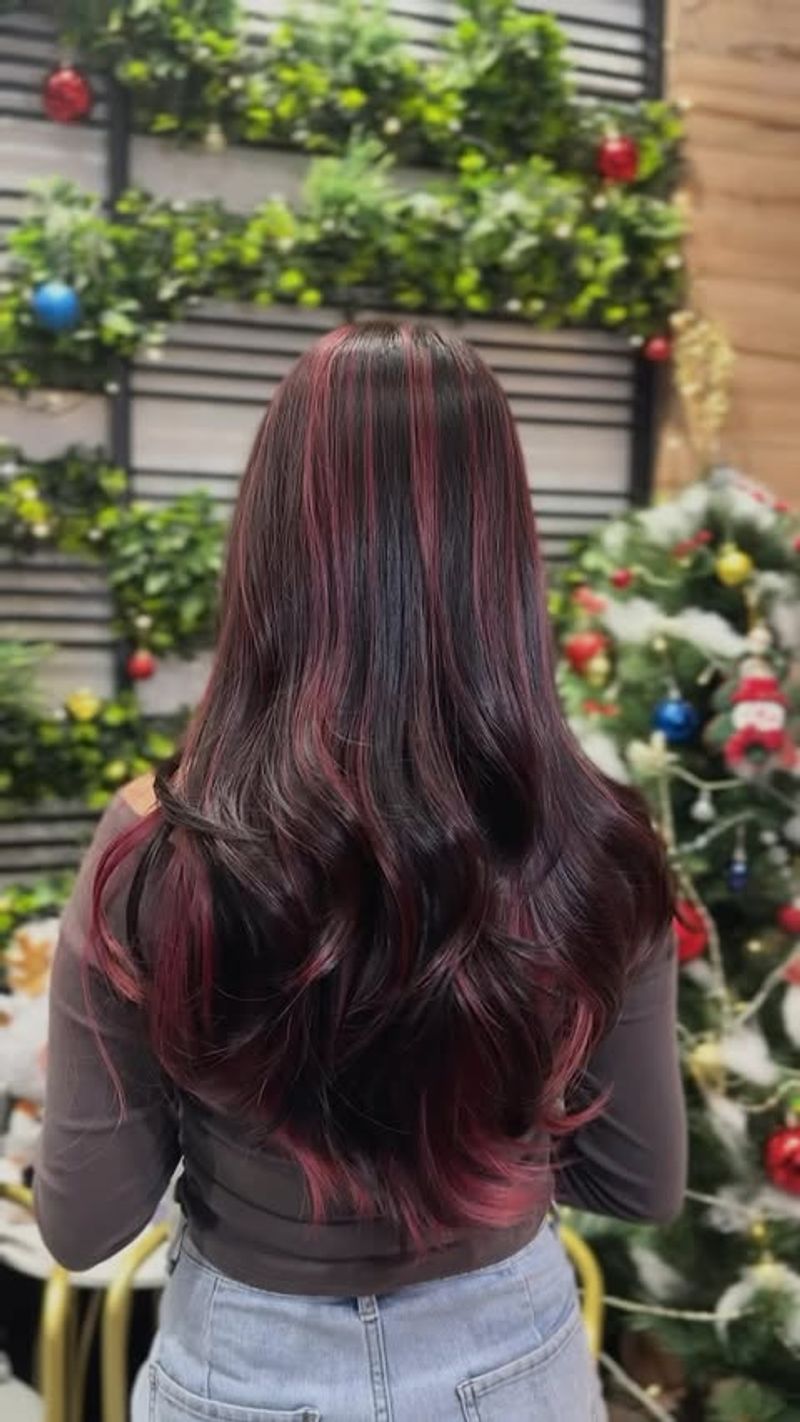 Pelo liso con mechas atrevidas