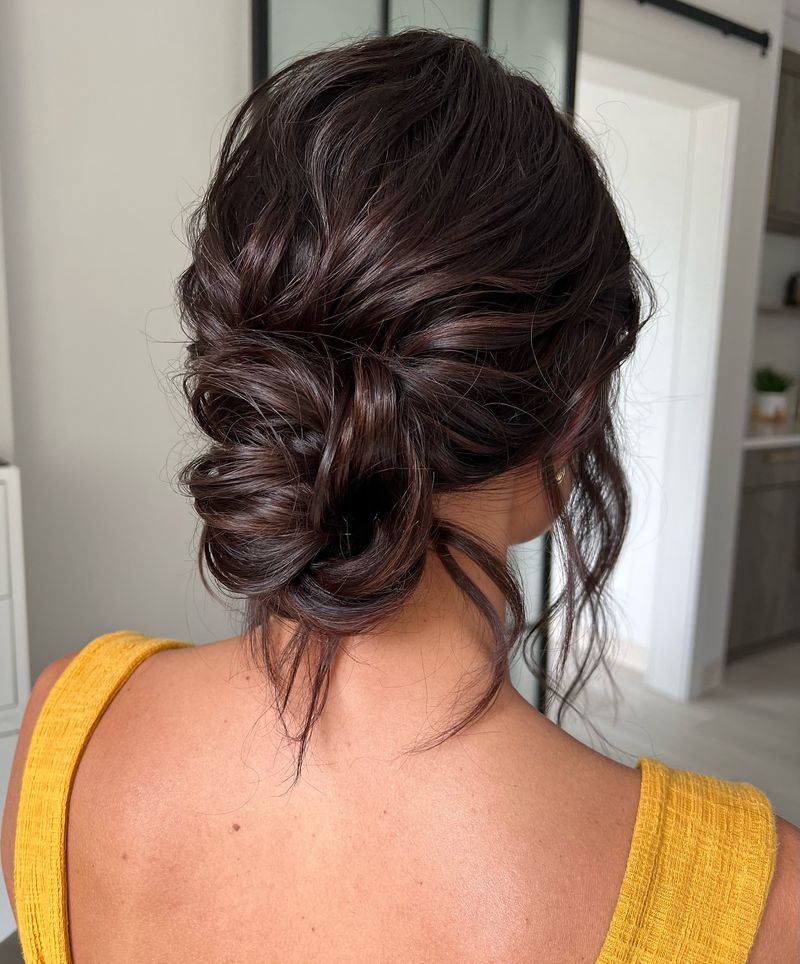 Chignon bas texturé