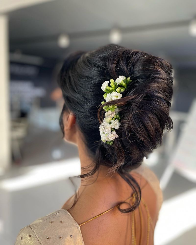 Chignon ritorto con fiori