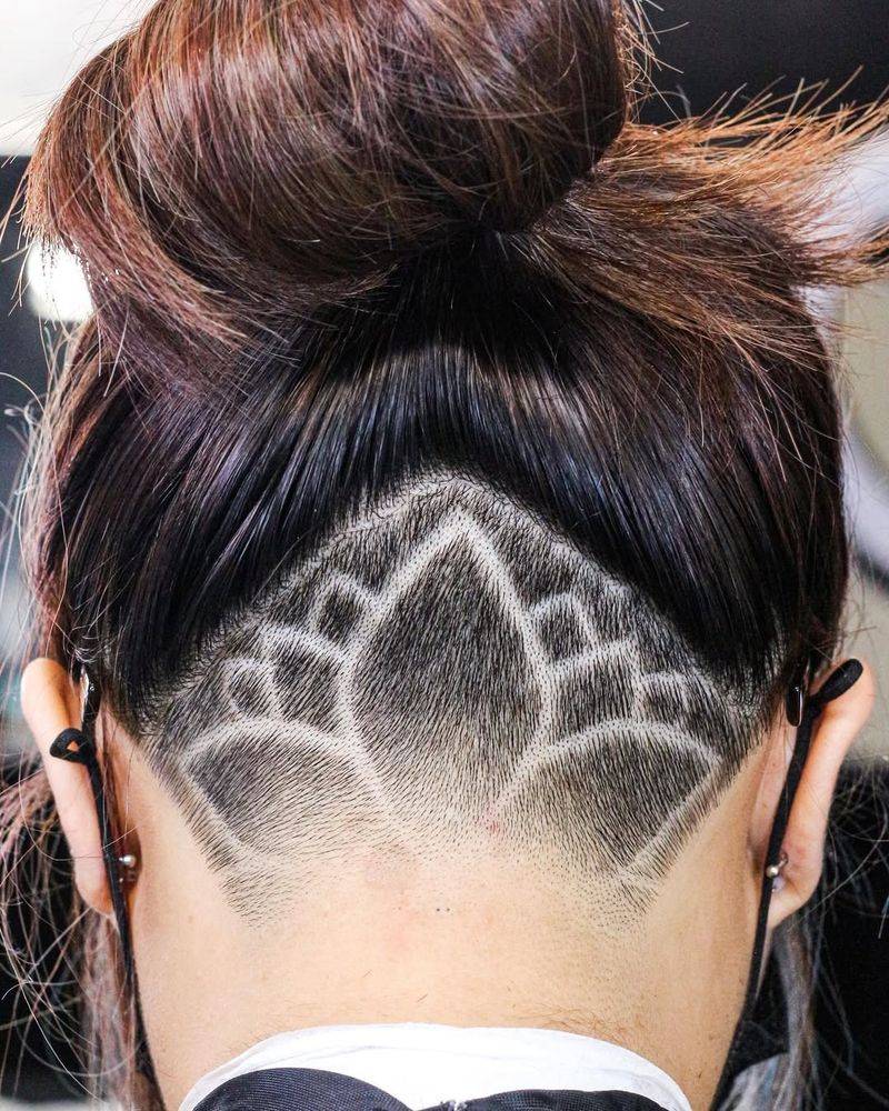 Undercut con disegni grafici