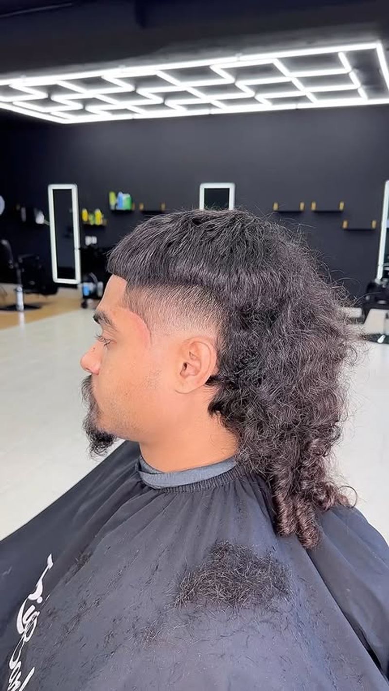 Mullet con dissolvenza a scoppio voluminoso