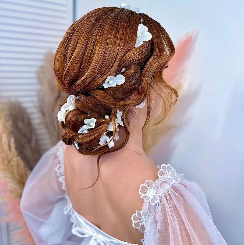 Updo floral fantaisiste