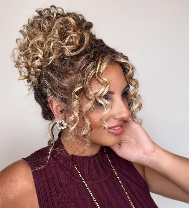 Updo riccio voluminoso