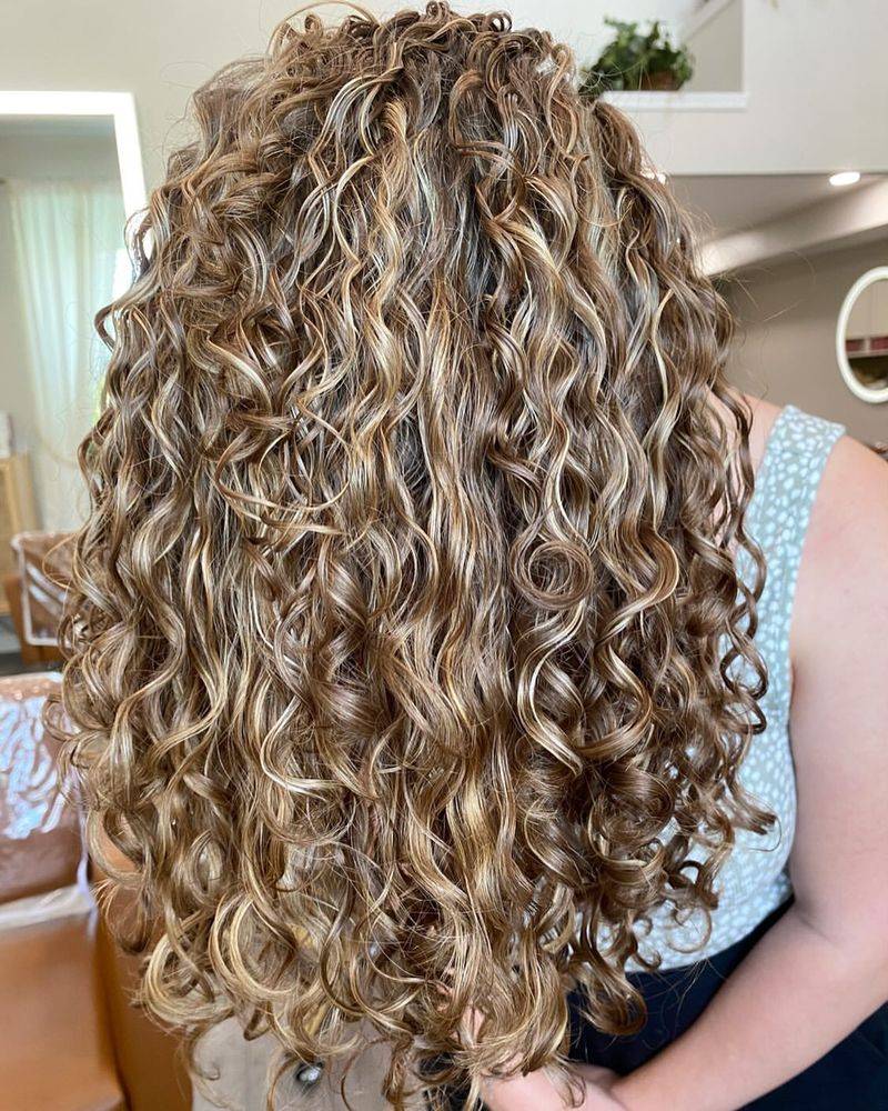 Romantic Curls with Highlights