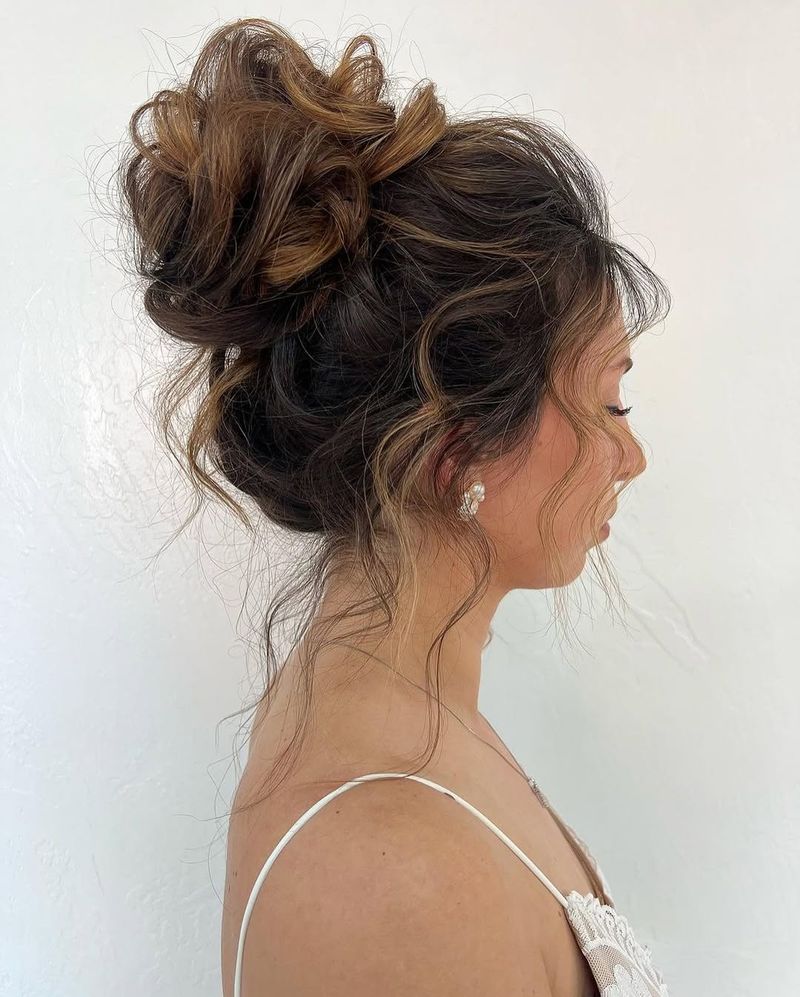 Chignon haut texturé