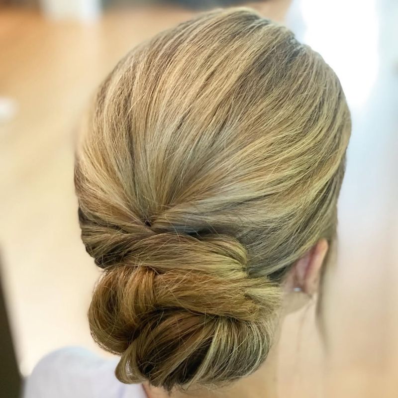 Chignon de côté torsadé