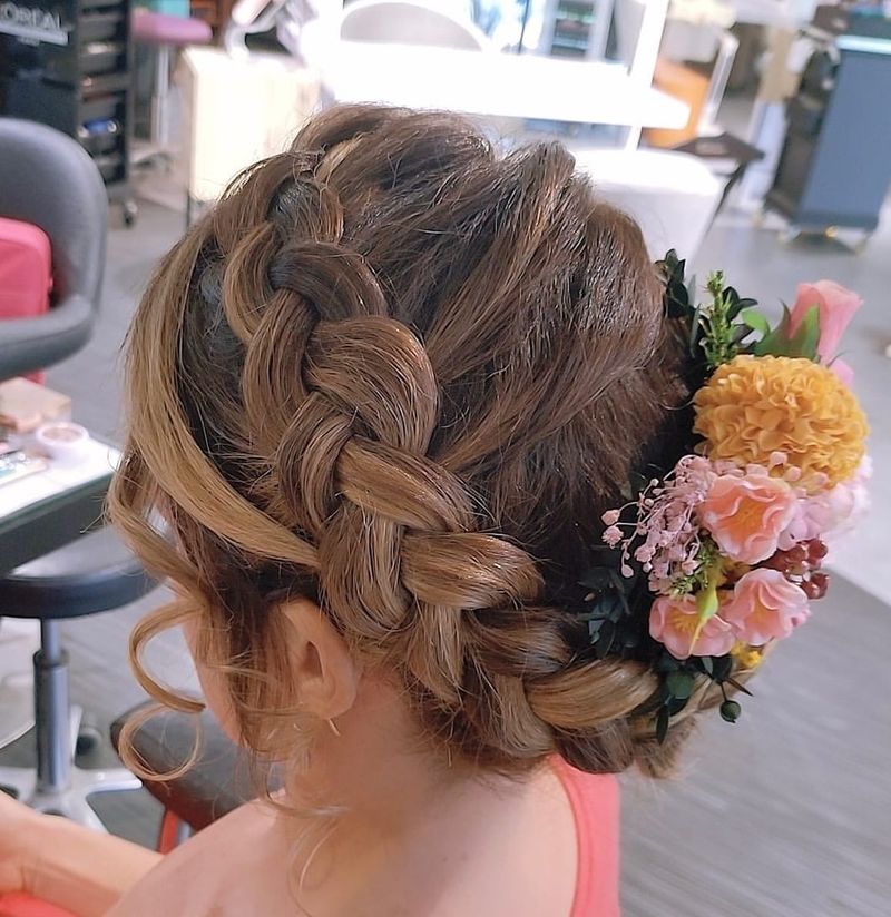 Penteado entrançado com flores