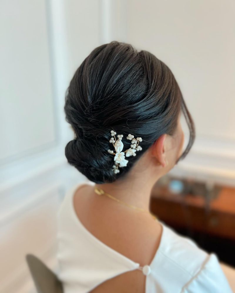 Elegante zijdelingse chignon