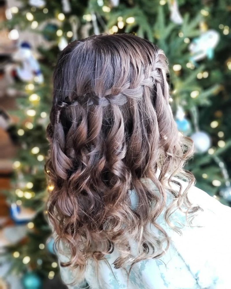 Trenza cascada con rizos