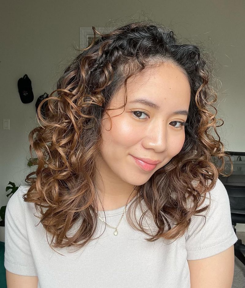 Wavy Hair with Caramel Highlights