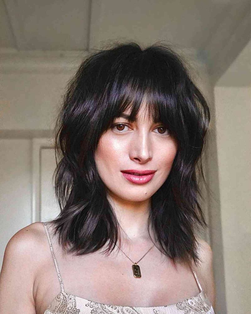 Collarbone-Grazing Cut