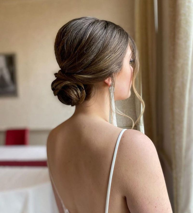 Uno chignon basso elegante