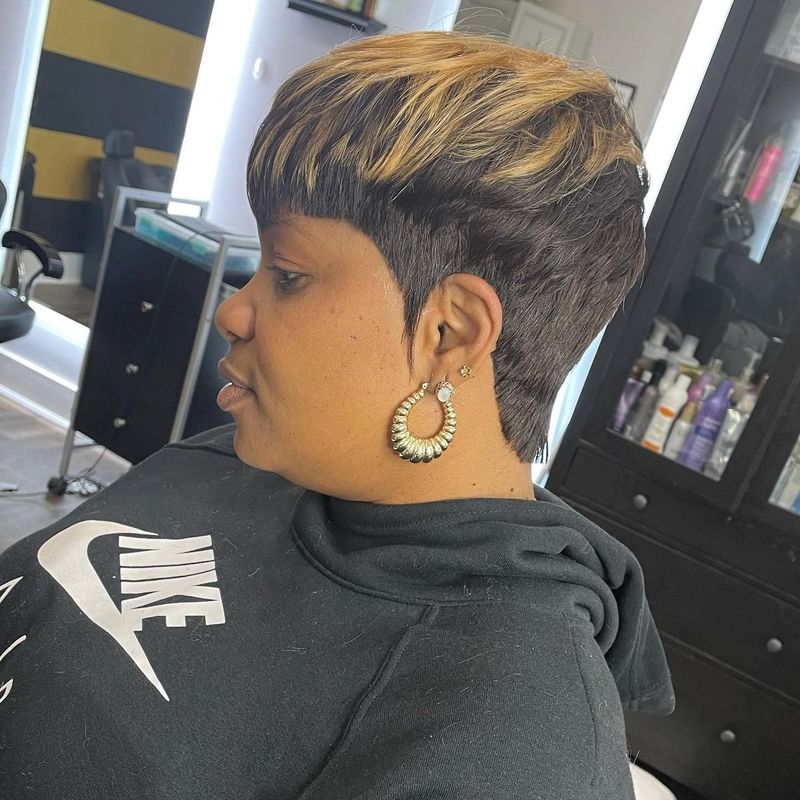 Corte Pixie com madeixas