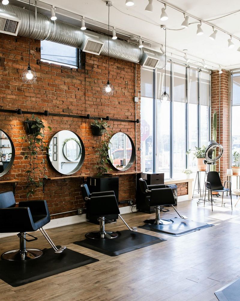 Dirty Salon Environment