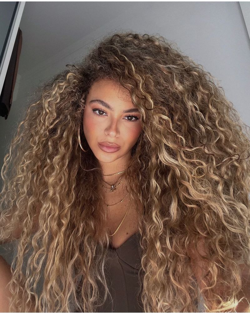 Brushing dry curls