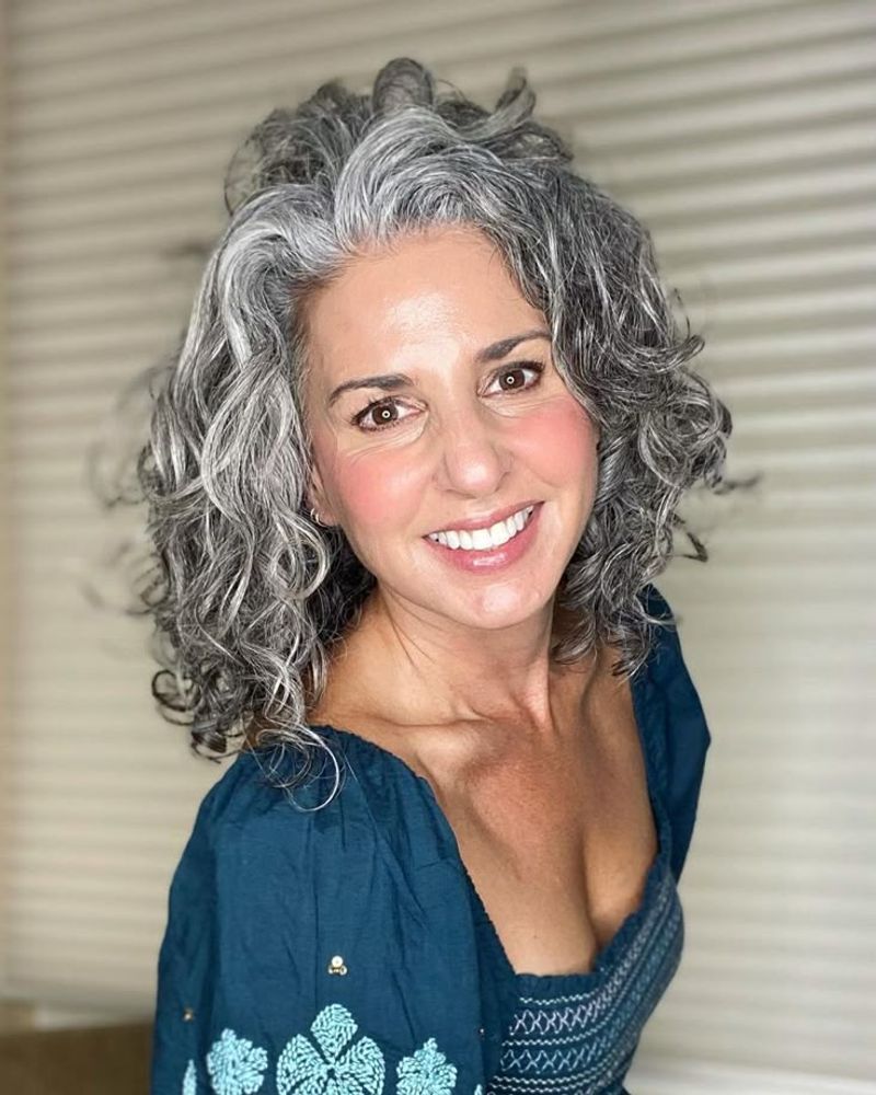 Wavy Silver Mid-Length Cut