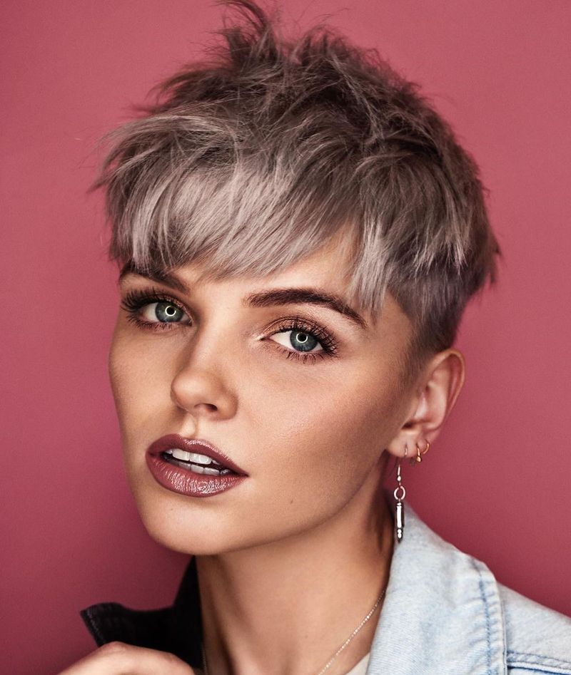 Pixie com franja texturada