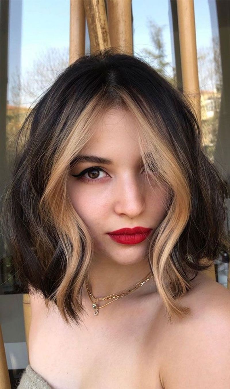 Wavy Lob with Money Piece Highlights