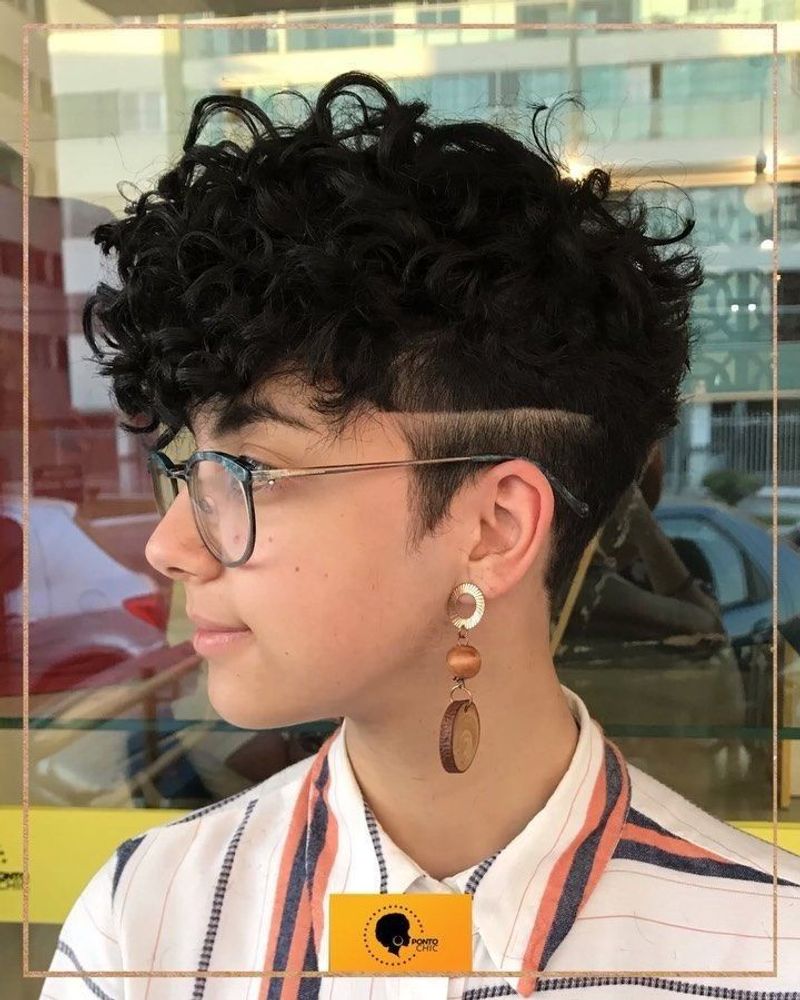 Corte bajo rizado