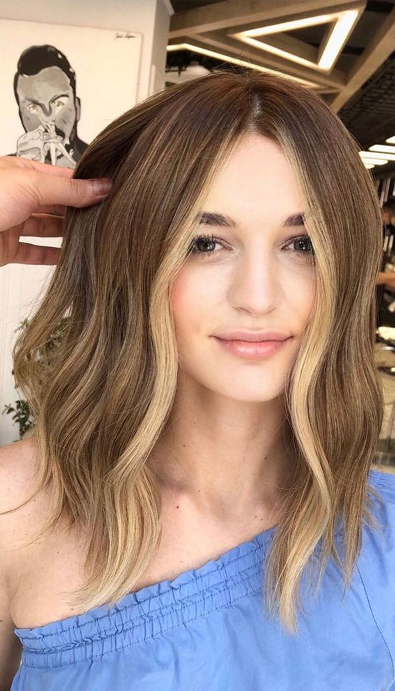 Textured Lob with Money Piece Highlights