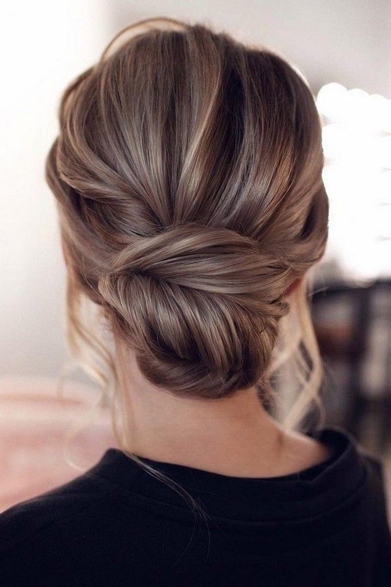 Low Bun: Sophisticated Elegance