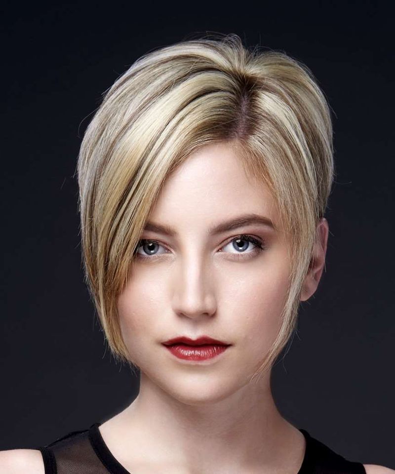 Pixie elegante com corte lateral
