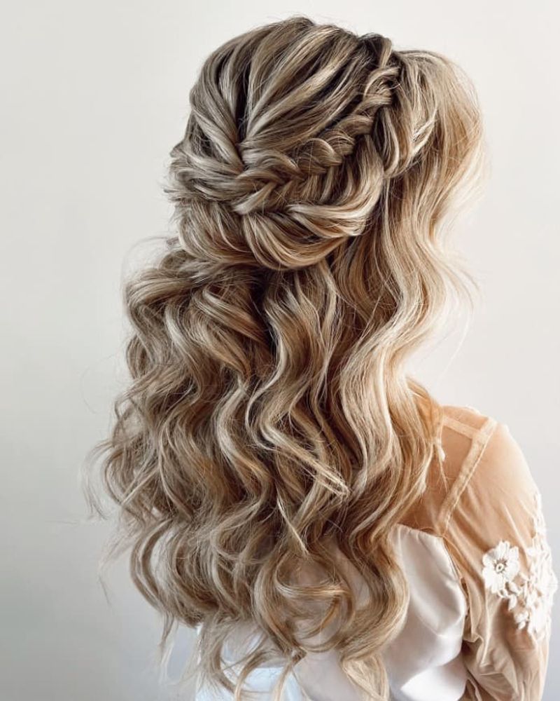 Fishtail Accent with Bouncy Barrel Curls