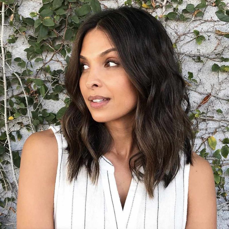 Wavy Collarbone Lob