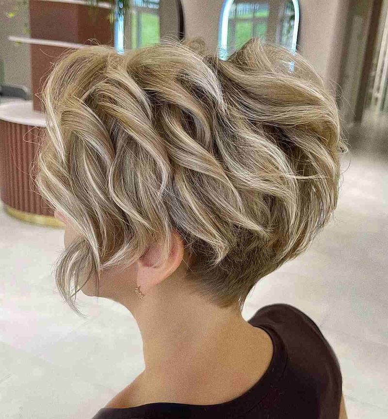 Soft Undercut with Wavy Top
