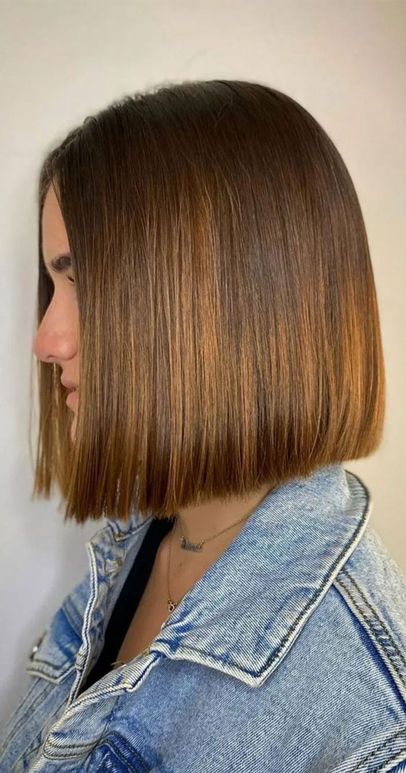 Blunt Mid-Length Cut: Striking Simplicity