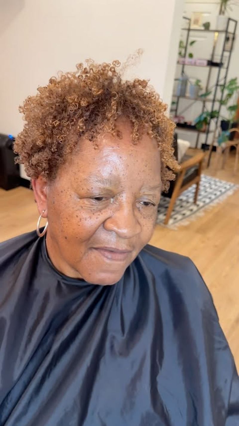 Afro corto clásico
