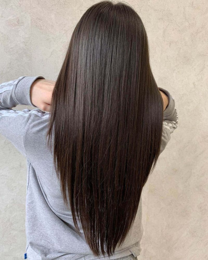 V-Cut Layers for Thick Hair