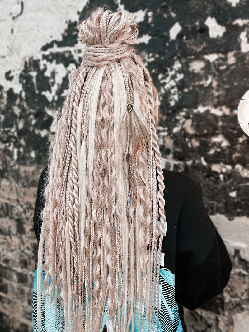 Layla's Champagne Blonde Jumbo Braids
