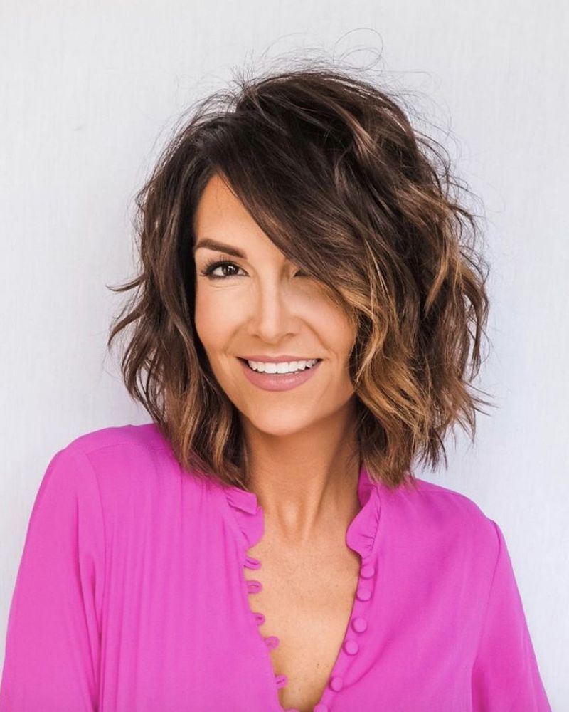 Sophisticated Shoulder-Length Cut