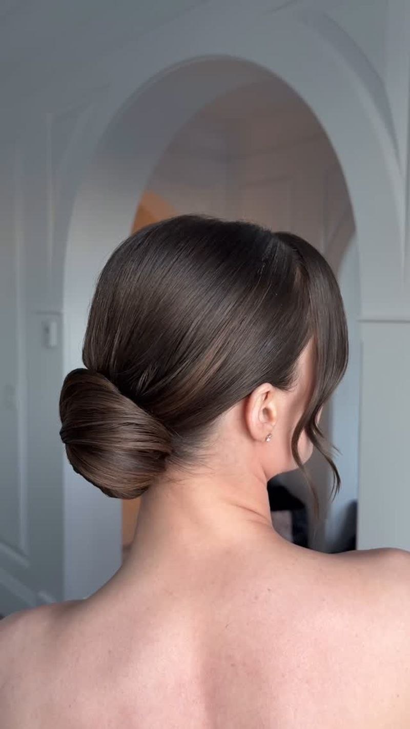 Strakke lage chignon