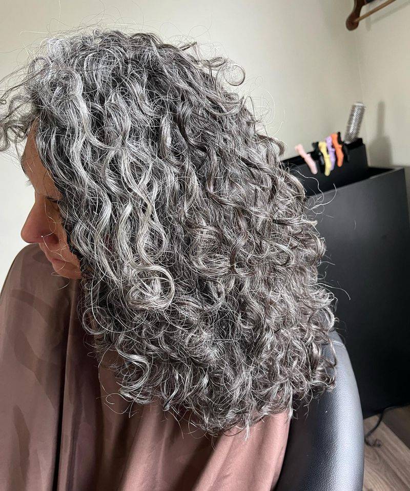 Voluminous Curly Layers