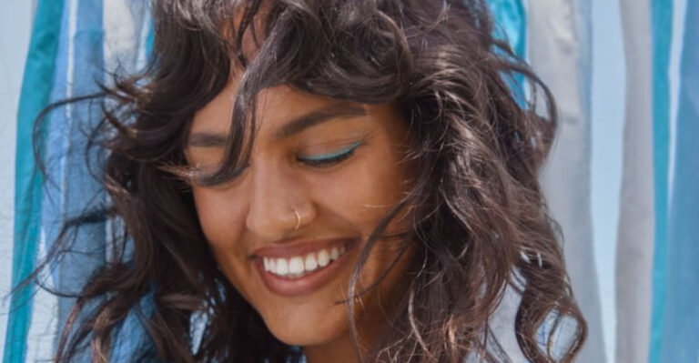 Mineral Oil for Hair: Benefits, Risks & Alternatives